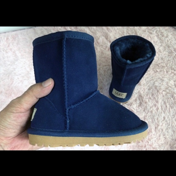 Kids Ugg Boots - Picture 2 of 4